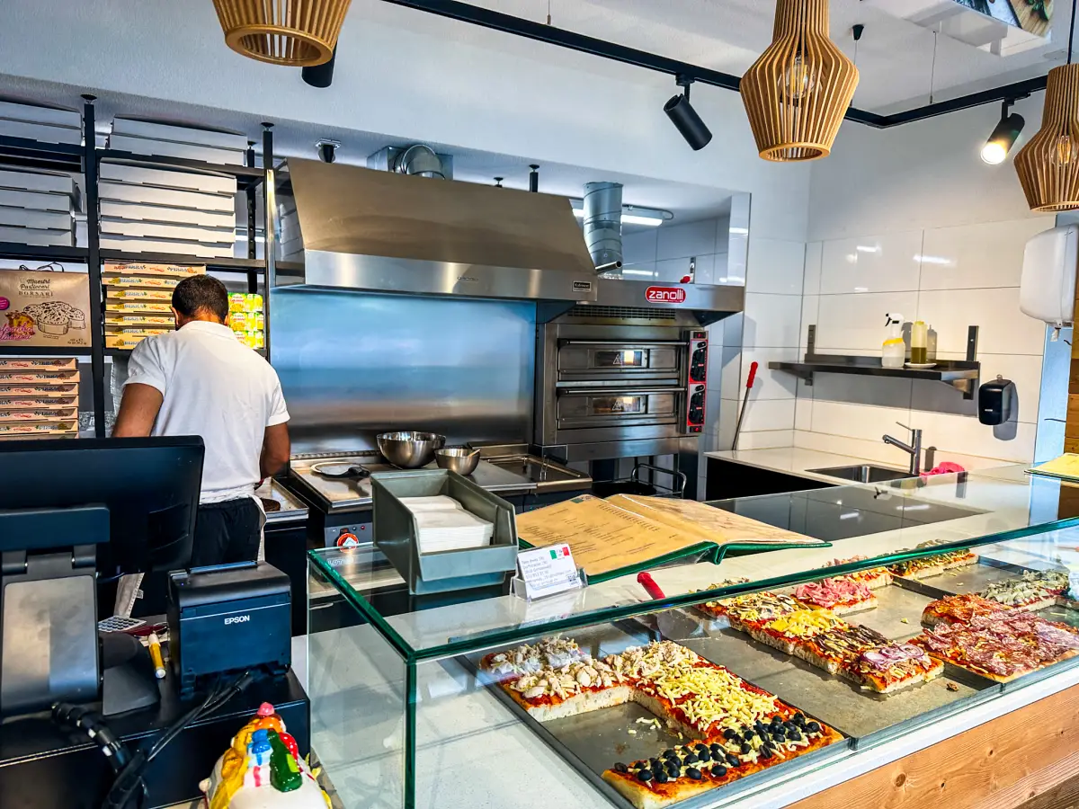 Pizza al taglio displayed at Take Away 191